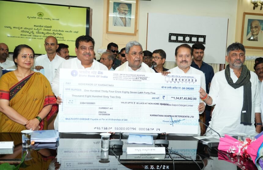 ksdl-hands-over-rs-135-crore-dividend-check-to-government